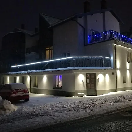 Azalia Проживание в семье Карпач