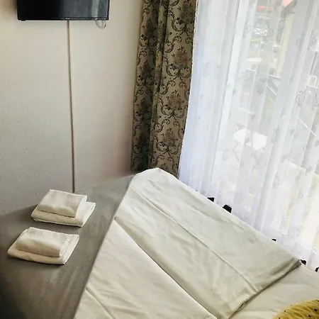 Habitación en casa particular Azalia